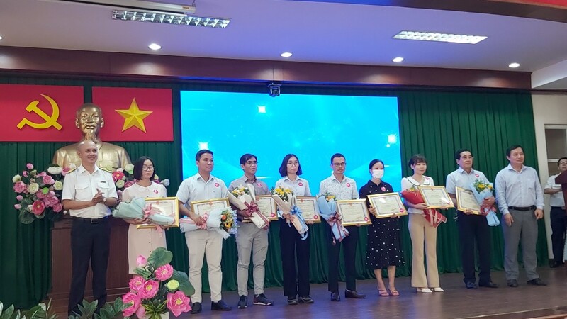 XUẤT SẮC HOÀN THÀNH CÔNG TÁC THUẾ NĂM 2021