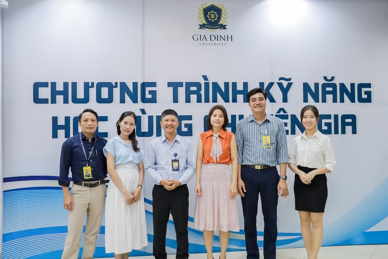 NC9 PHỐI HỢP TRƯỜNG ĐẠI HỌC GIA ĐỊNH TỔ CHỨC TỌA ĐÀM “CHIA SẺ KINH NGHIỆM, ĐỊNH HƯỚNG NGHỀ NGHIỆP”